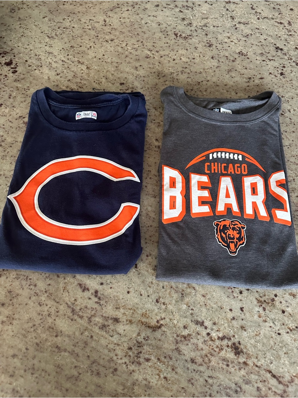 Chicago Bears Men’s Short Sleeve Tee – Navy and Gray